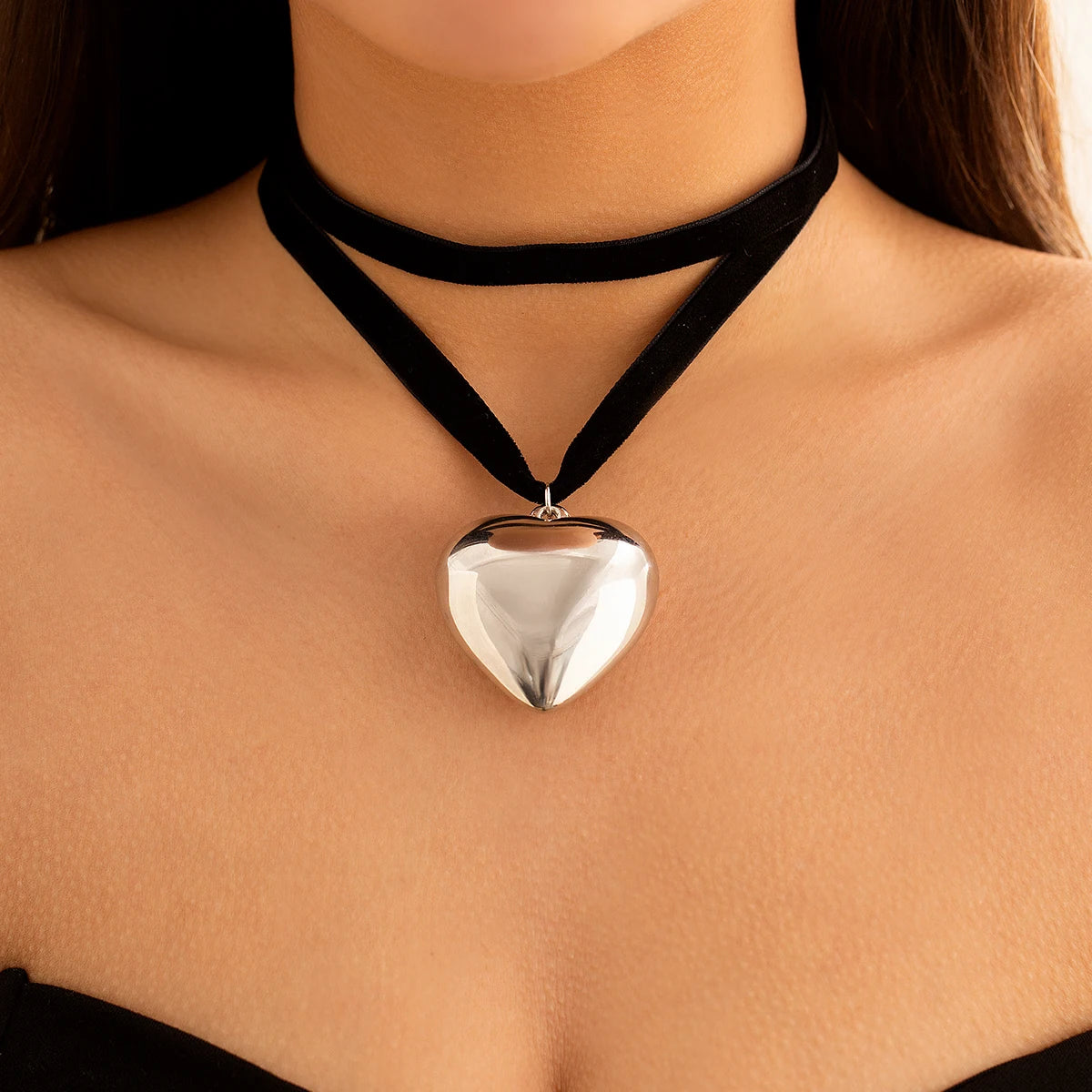 Oversized Velvet Heart Choker