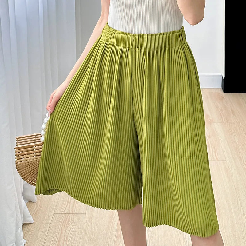 Miyake pleated casual mid-pants women 2023 new summer solid color loose large size drape high waist five-point shorts sweatpants