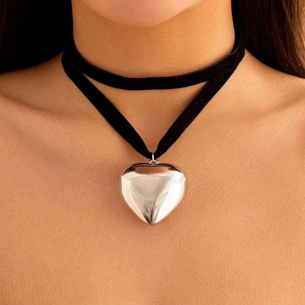Oversized Velvet Heart Choker
