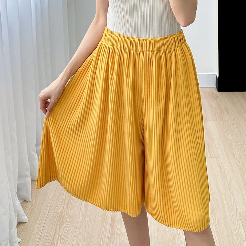 Miyake pleated casual mid-pants women 2023 new summer solid color loose large size drape high waist five-point shorts sweatpants