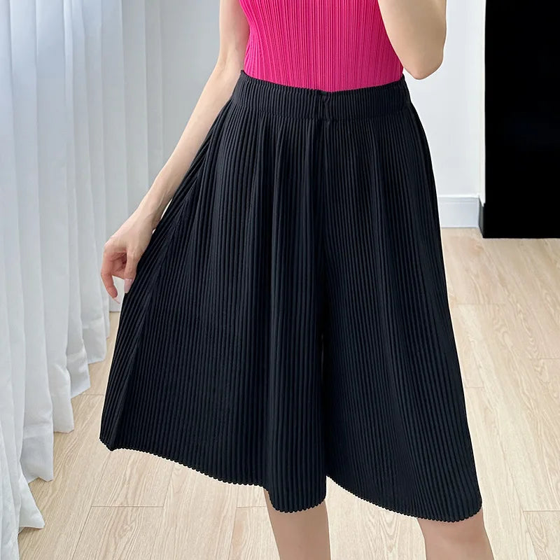 Miyake pleated casual mid-pants women 2023 new summer solid color loose large size drape high waist five-point shorts sweatpants