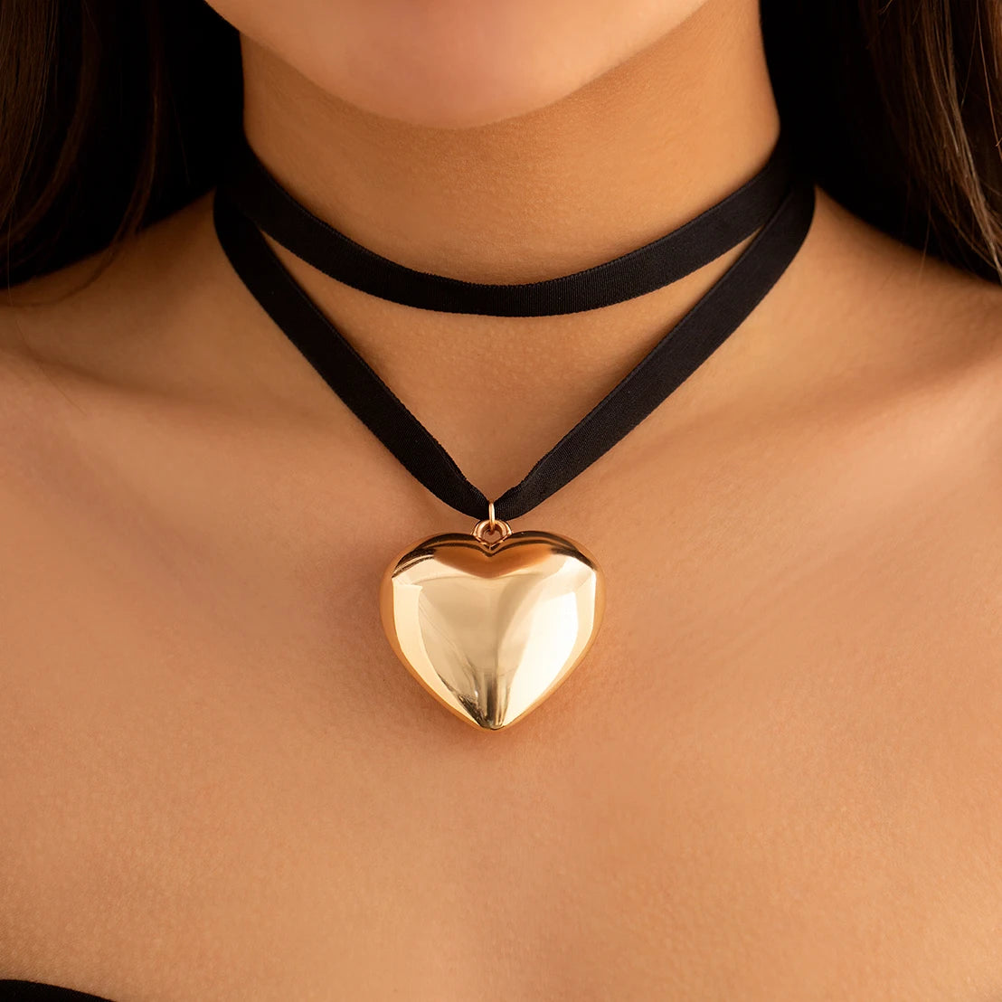 Oversized Velvet Heart Choker