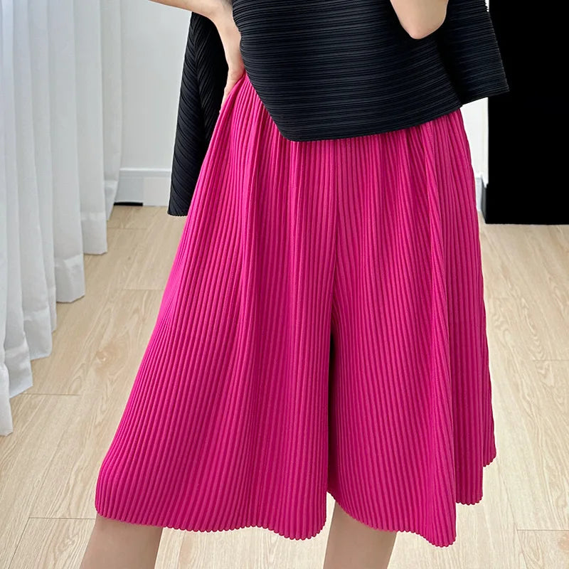 Miyake pleated casual mid-pants women 2023 new summer solid color loose large size drape high waist five-point shorts sweatpants
